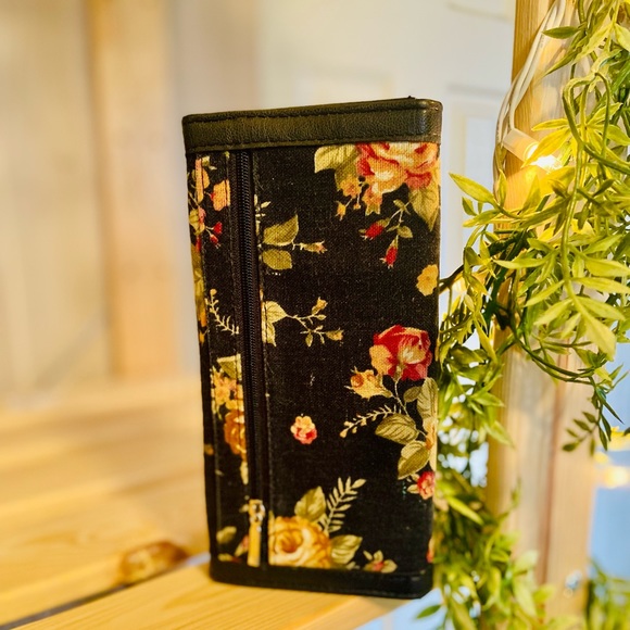 Trifold Floral Wallet - Picture 4 of 4